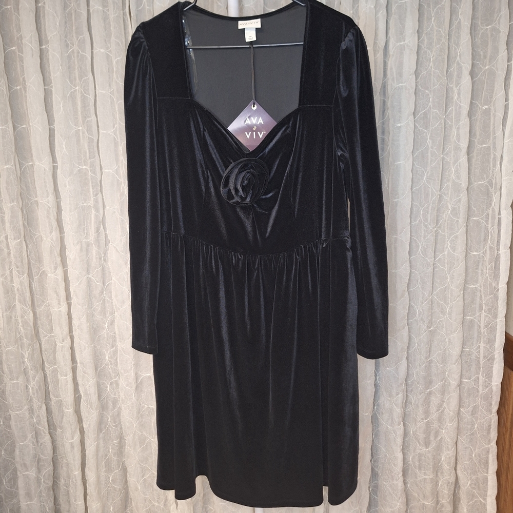Ava & Viv Black Velvet Long Sleeve Sweetheart Neck With Pockets & Rose Dress 1X - Picture 3 of 8